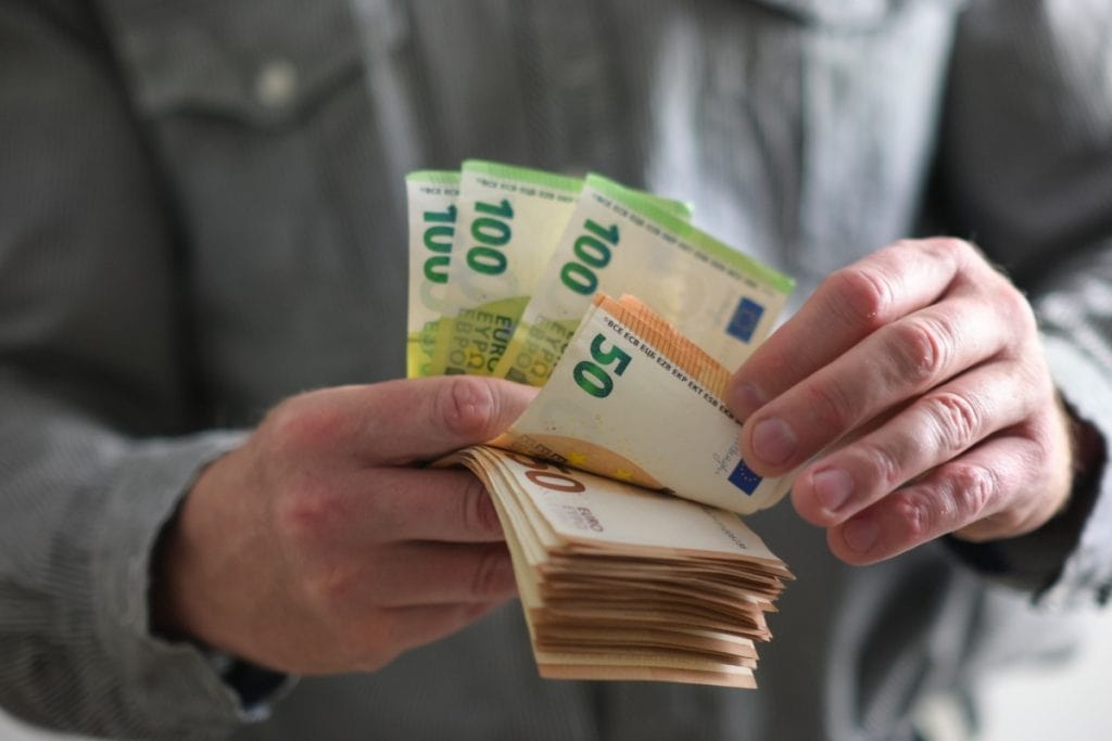 Vodič kroz online posudbu novca u Hrvatskoj Vodič kroz online posudbu novca u Hrvatskoj